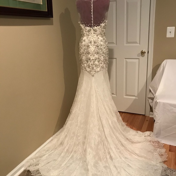 Dresses - Picture 3 of 4